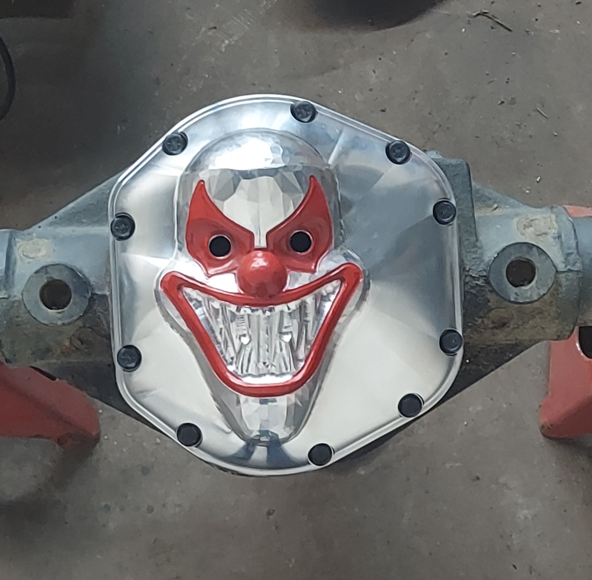 Clown design differential cover for Dana 44 axles